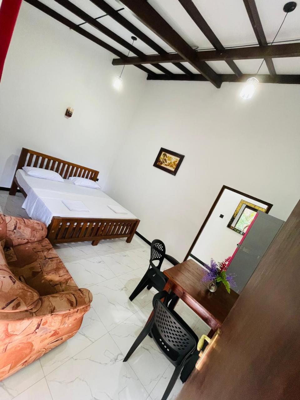 Chami'S Home Stay Mirissa Bagian luar foto
